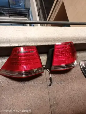 Crown 2005 Taillight