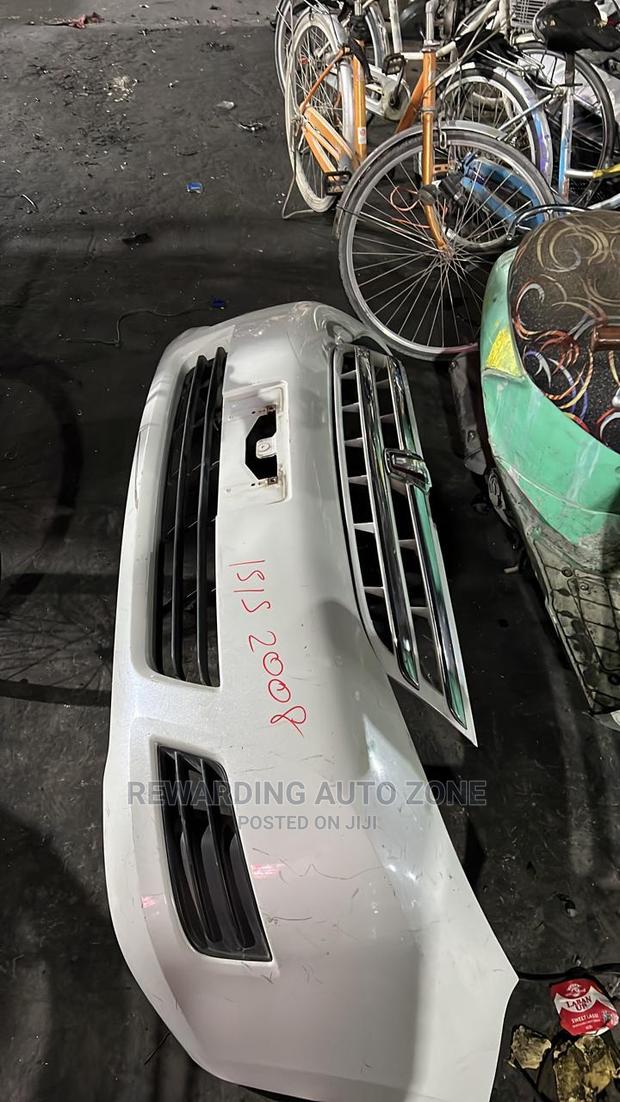 Toyota Isis 2008 Front Bumper. - main view