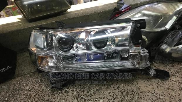 Toyota Land Cruiser V8 200 Series Headlight (Clear )