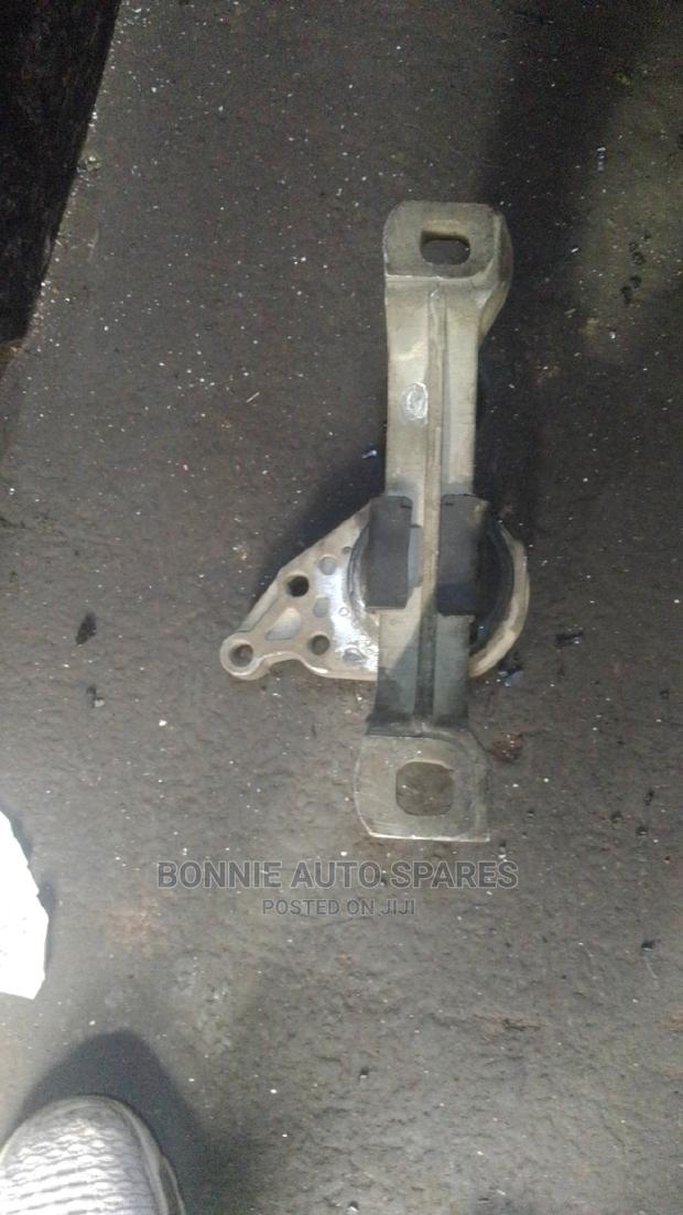 Mazda Premacy Engine Mount - thumbnail 2
