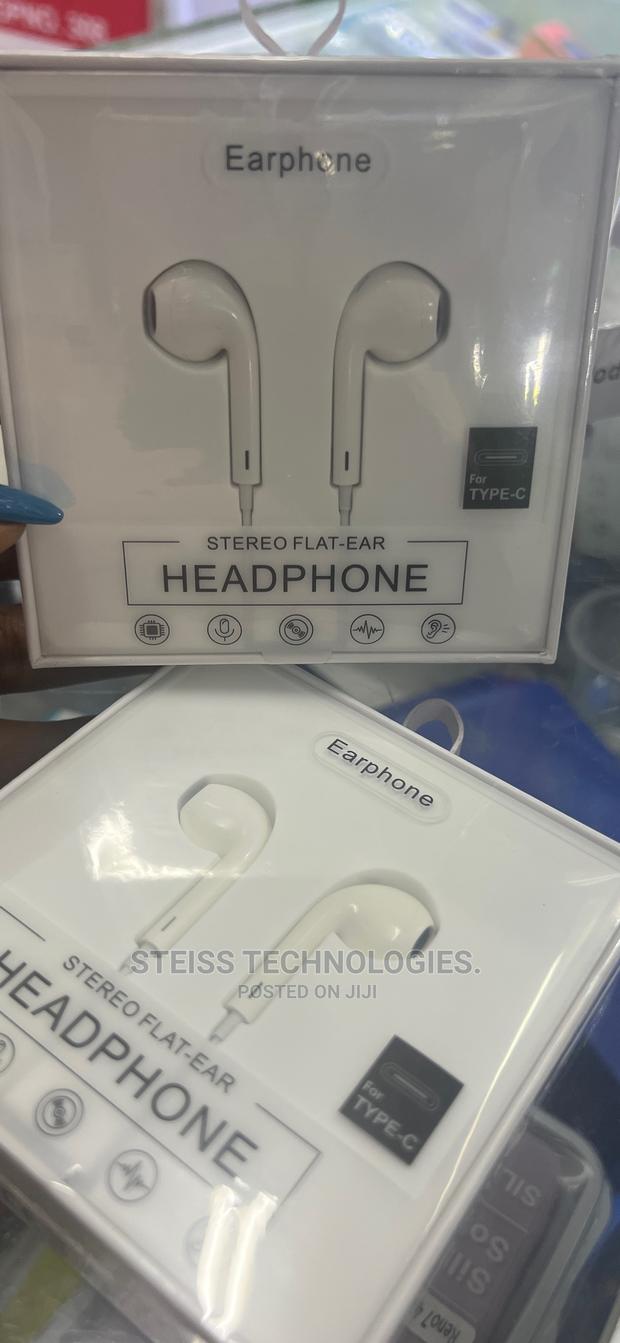 Type-C Flat Wired Earphones.