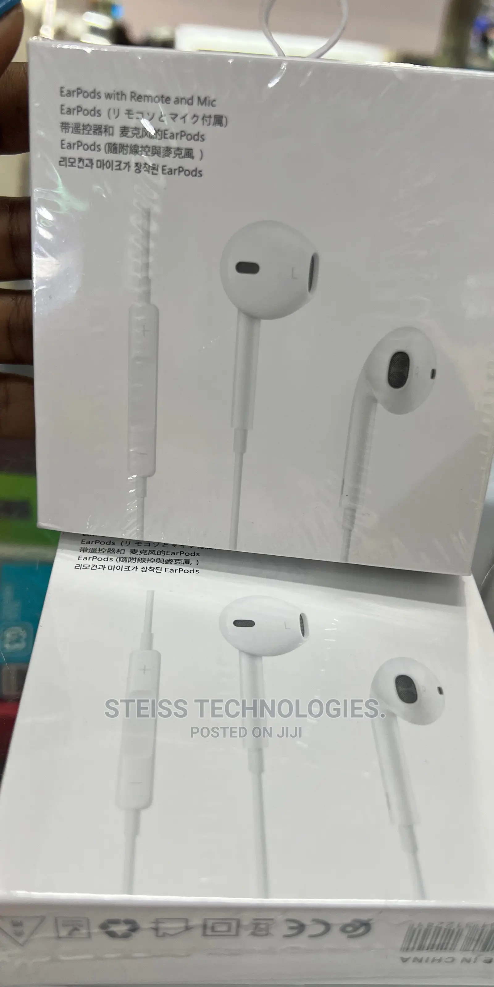 Type-C Flat Wired Earphones.