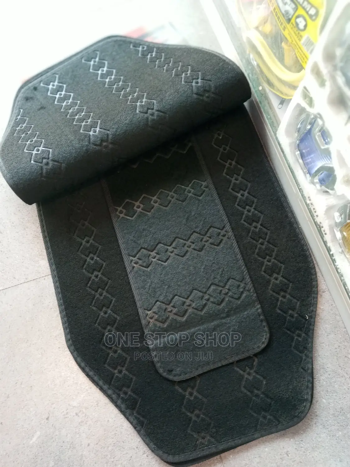 Black Pattern 5pcs Woolen Car Mats