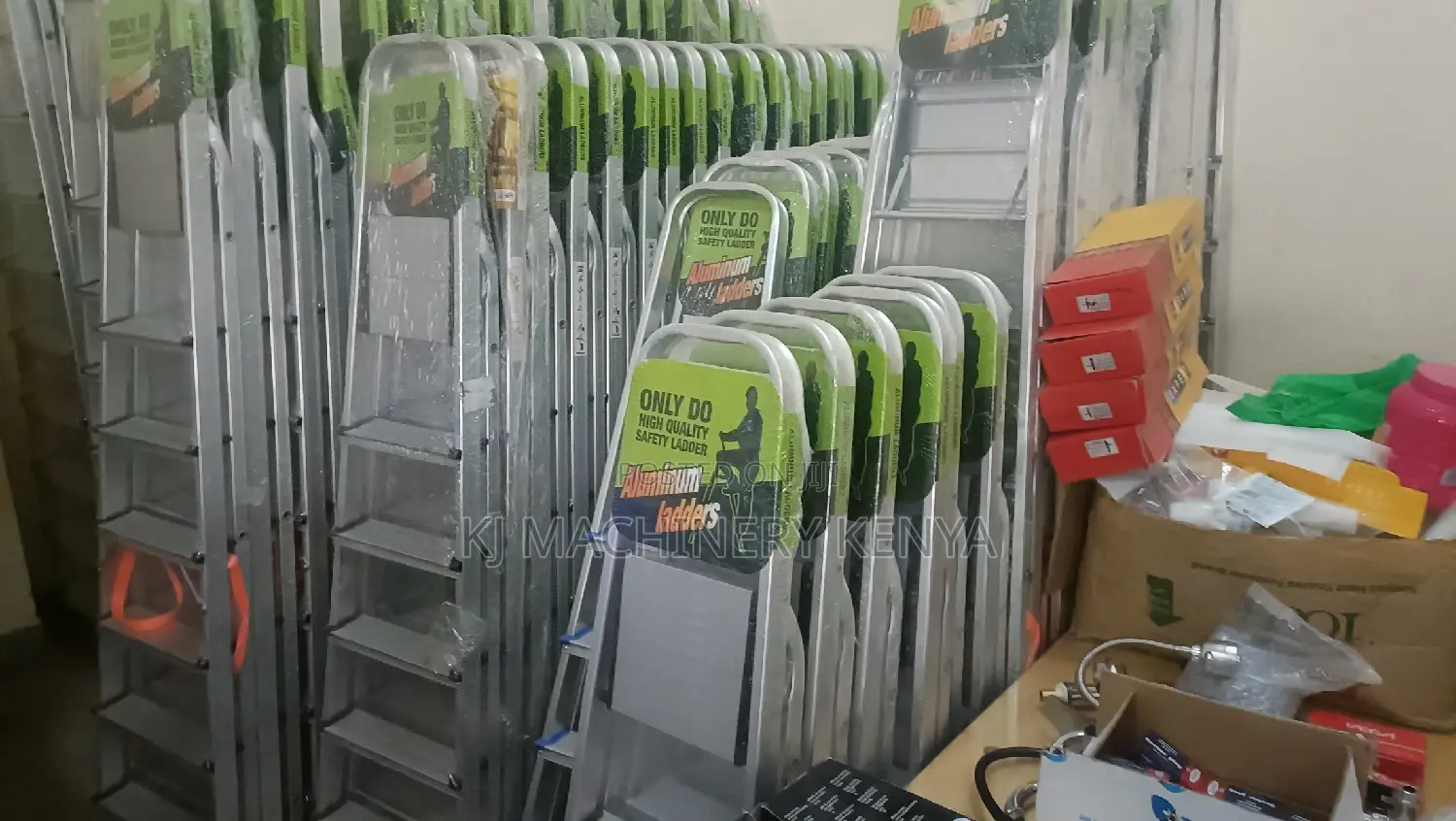 EN131 Approved Aluminium,Fibre And Stell Ladders For Sale