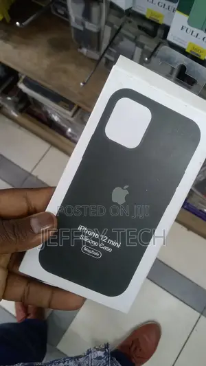 Apple Silicone Case With Magsafe (For iPhone 12 Mini) - Blac