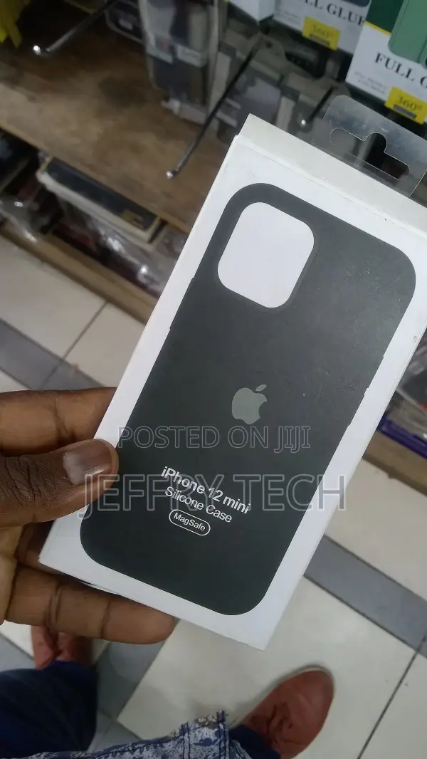 Apple Silicone Case With Magsafe (For iPhone 12 Mini) - Blac