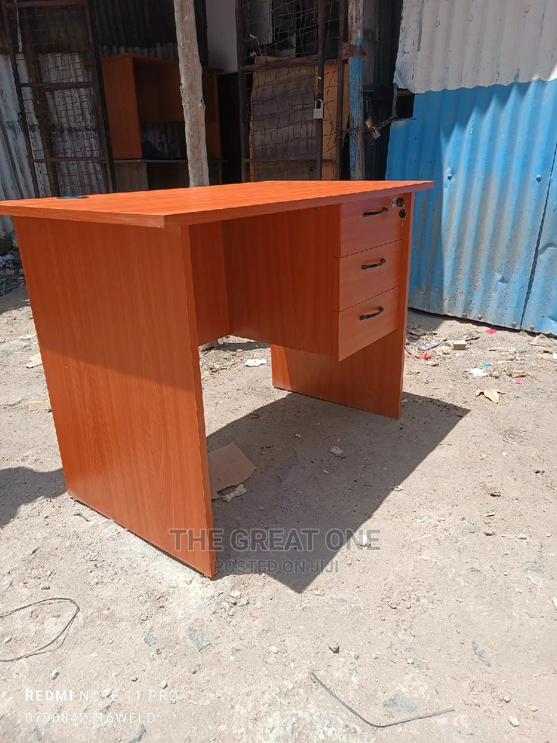 Office Desk: Office Table