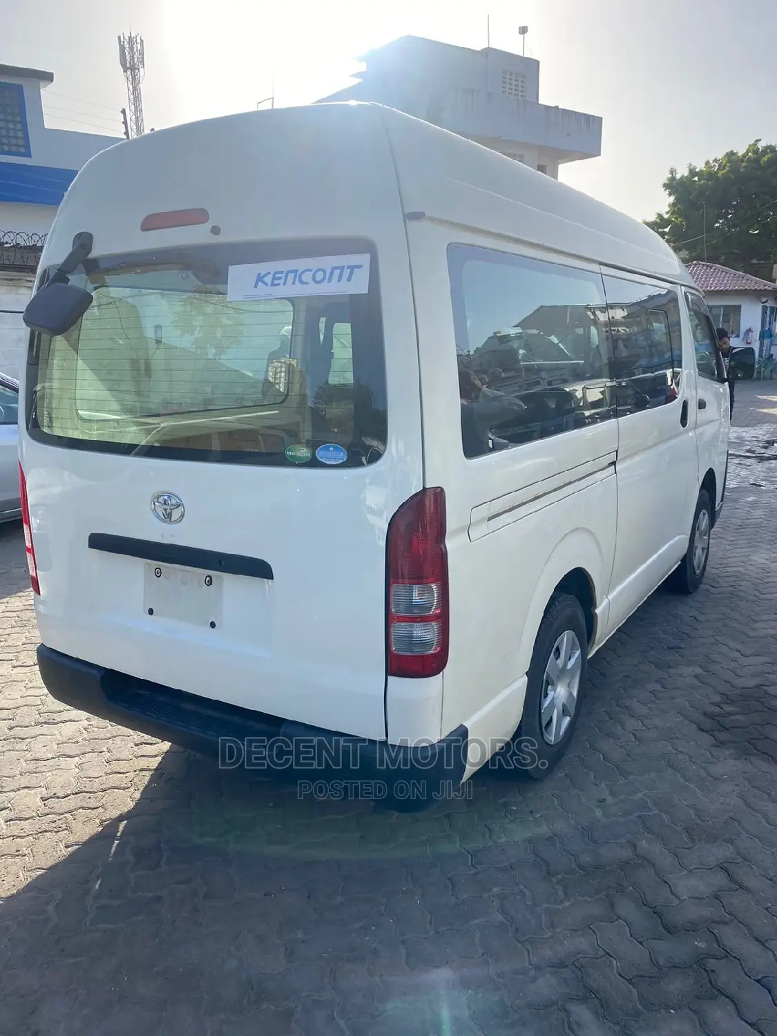 Toyota HiAce 2016 White