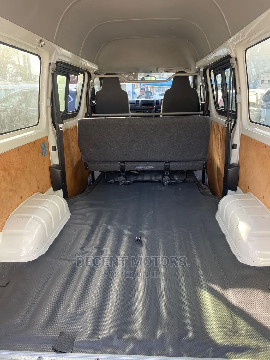 Toyota HiAce 2016 White
