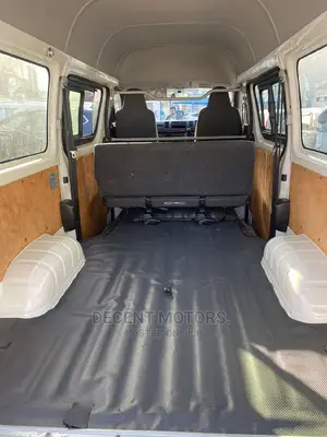 Toyota HiAce 2016 White