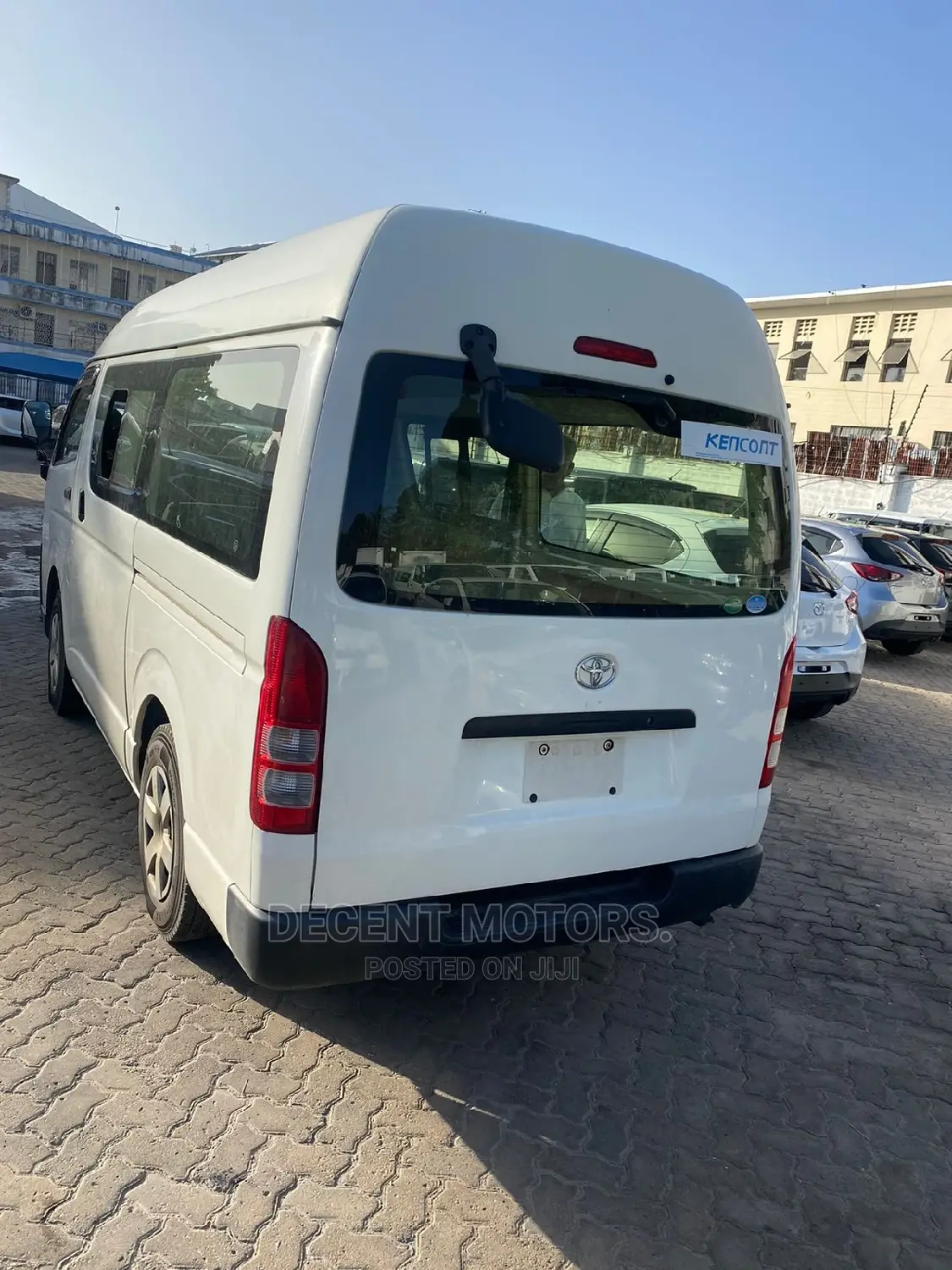 Toyota HiAce 2016 White