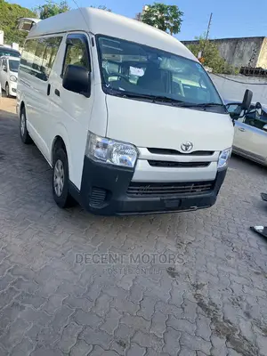 Toyota HiAce 2016 White