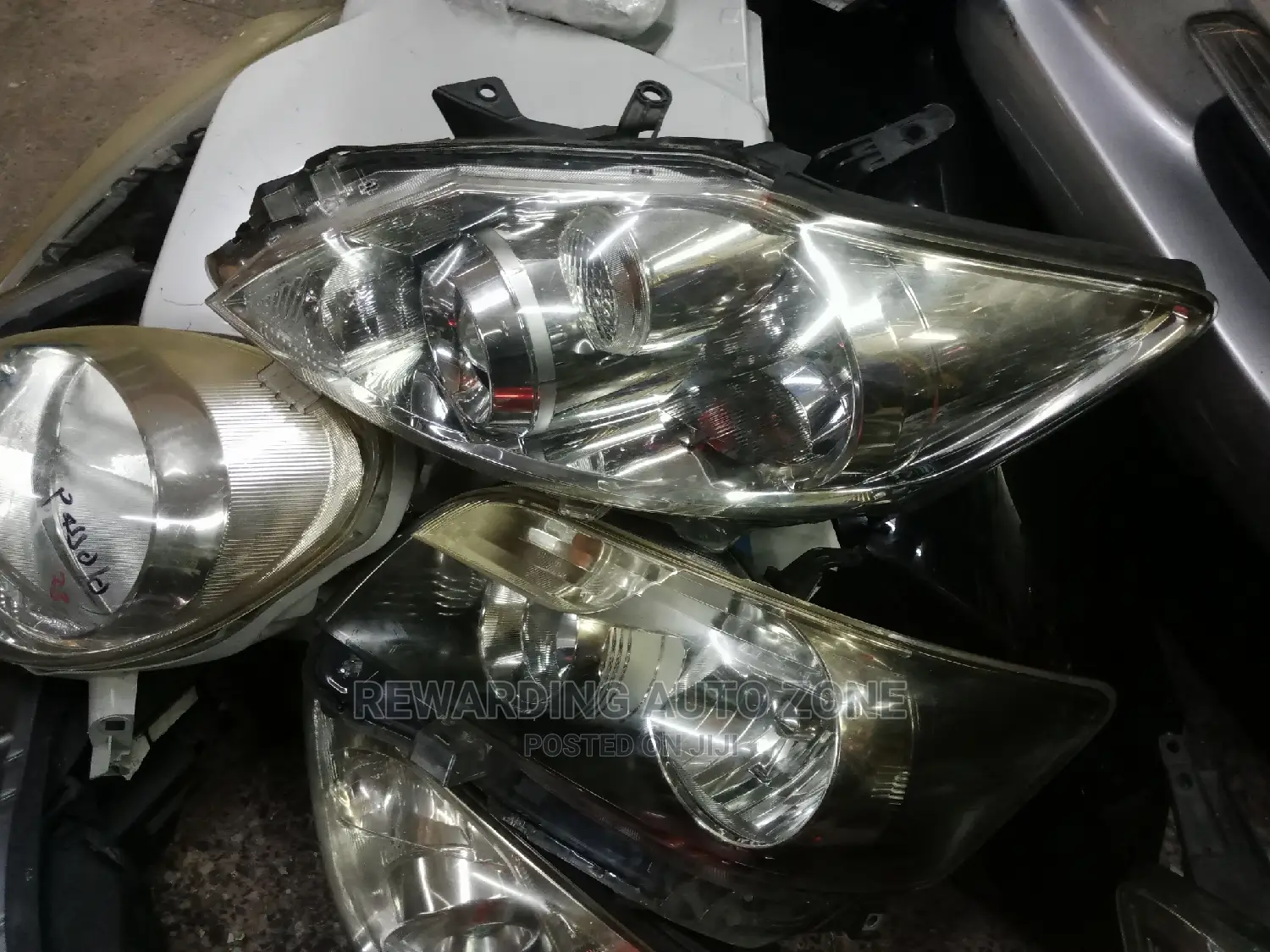 Auris 2010 Headlight Xenon.