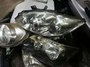 Auris 2010 Headlight Xenon.