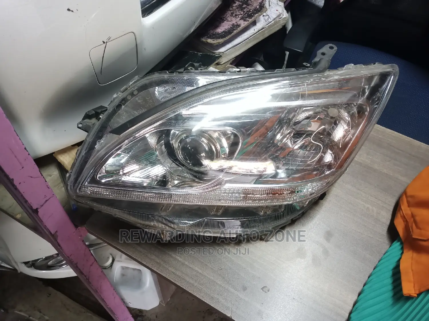 Mark X Zio Headlights Xenon.