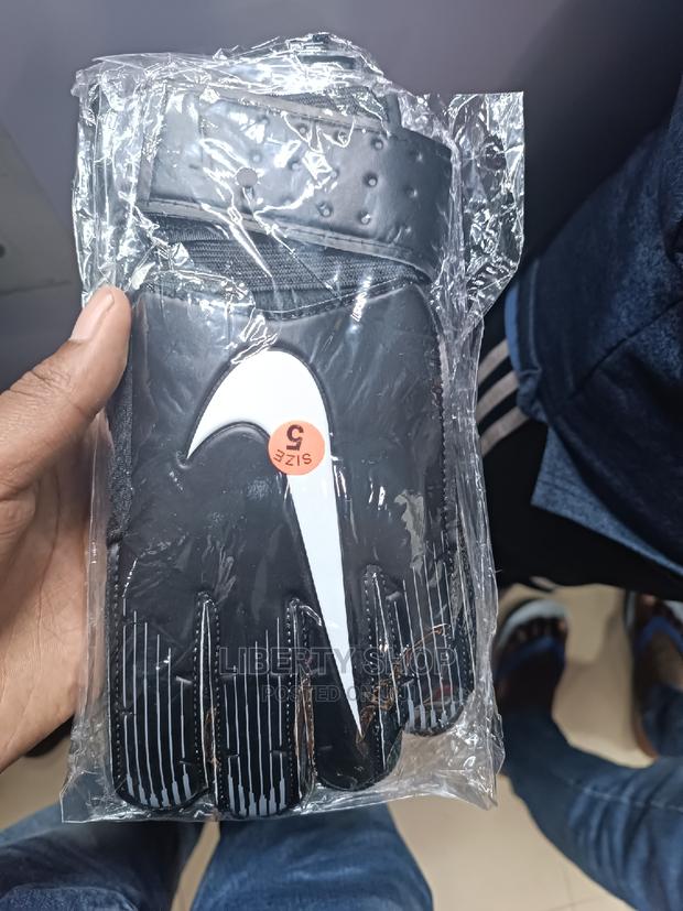 Kids Goalkeeper Gloves - main view