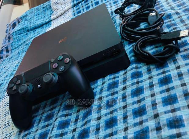 Play Station 4 , Mint Condition - main view