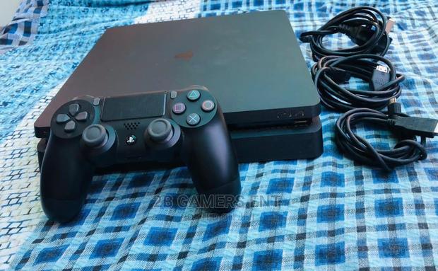 Play Station 4 , Mint Condition - thumbnail 3