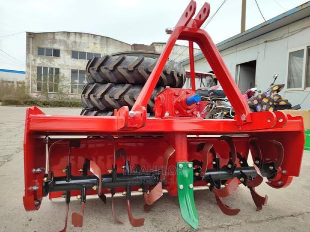 Farm Tractor - thumbnail 2