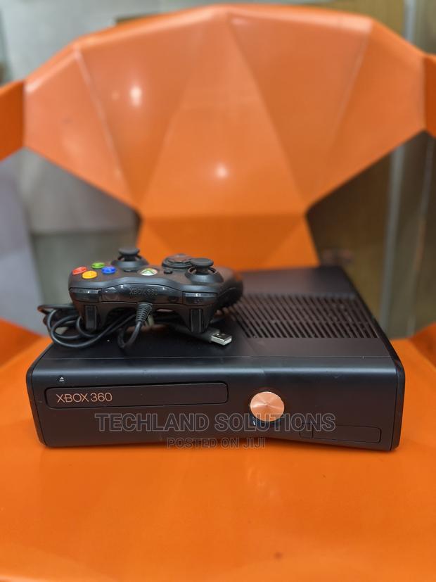 Chipped Xbox 360 . - main view