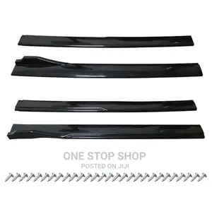 Car Fitted With a Black Side Skirt (Universal Adjustable)