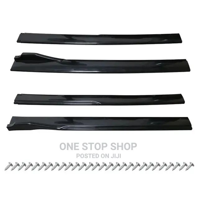 Car Fitted With a Black Side Skirt (Universal Adjustable)