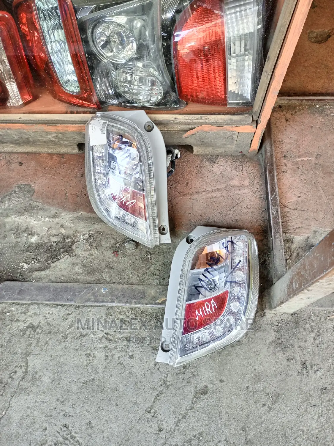 Daihatsu Mira Rearlights Clear Strip