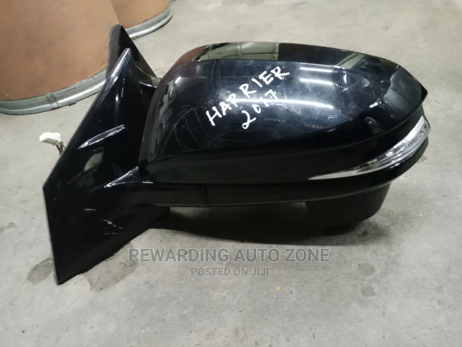 Harrier New Model Side Mirror 2015 Model.