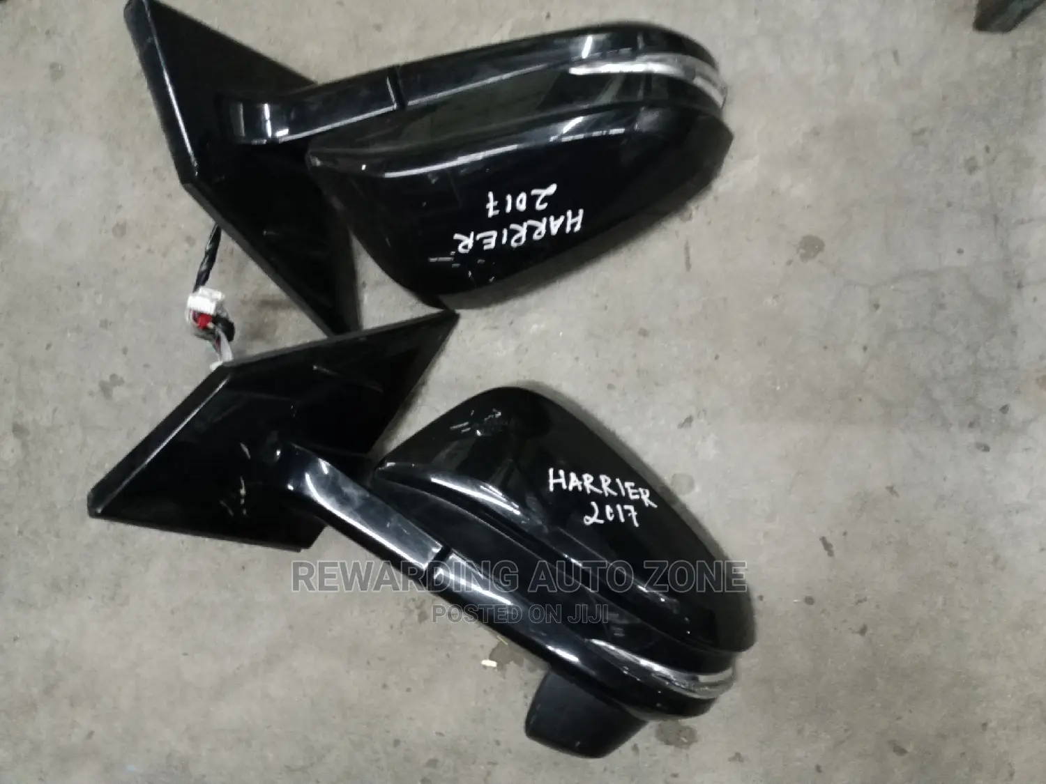 Harrier New Model Side Mirror 2015 Model.