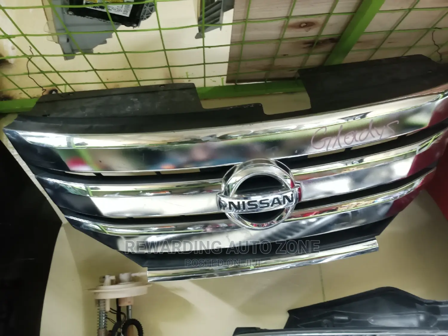 Nissan Serena 2012 Grille.