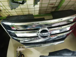 Nissan Serena 2012 Grille.