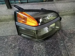 Voxy 2003 Headlight Xenon.