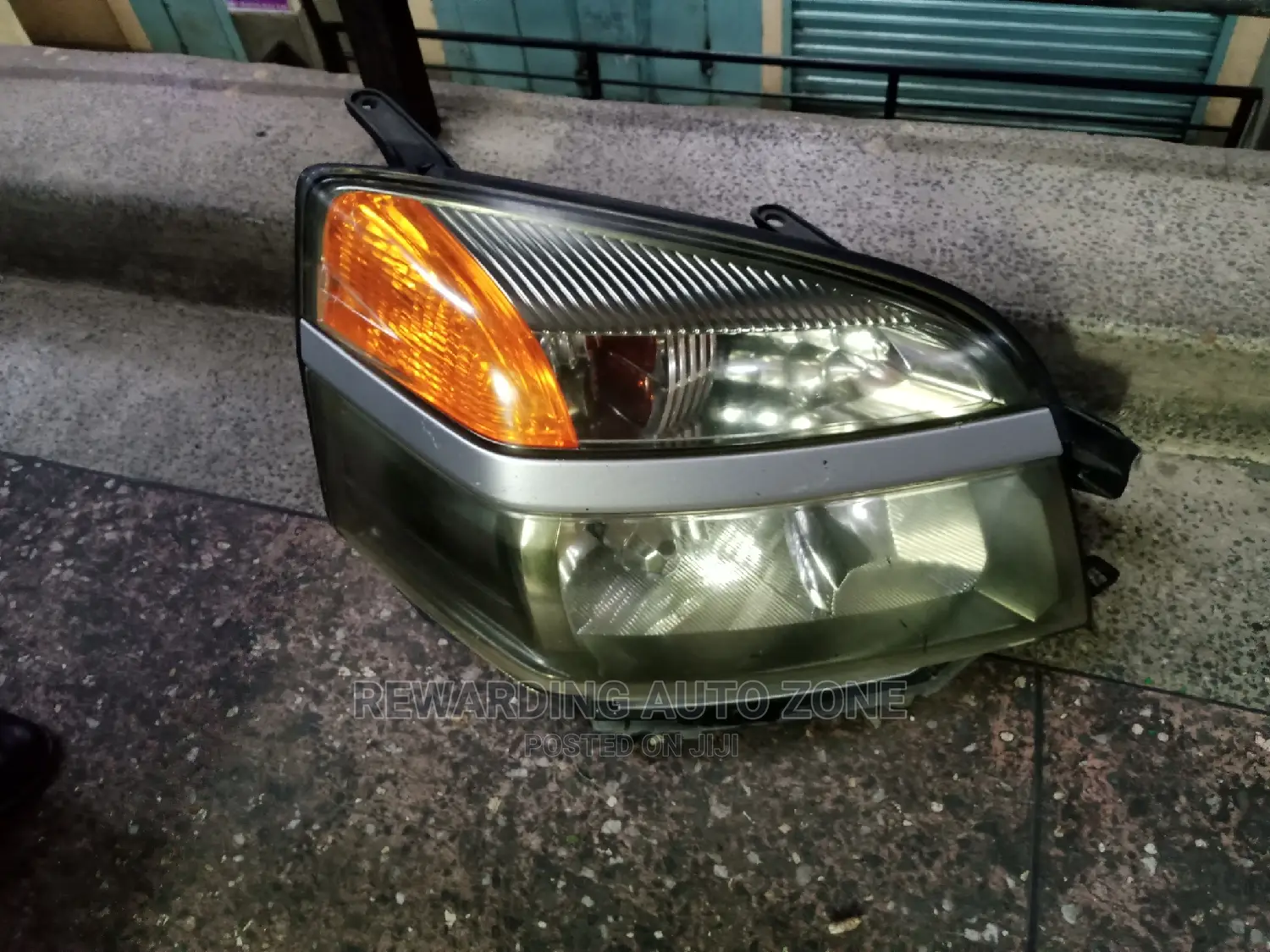 Voxy 2003 Headlight Xenon.