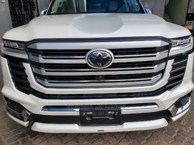 Toyota Land Cruiser 2023 Pearl - main view
