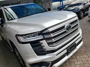 Toyota Land Cruiser 2023 Pearl