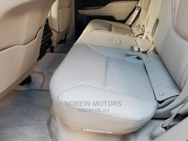 Toyota Land Cruiser 2023 Pearl - thumbnail 6