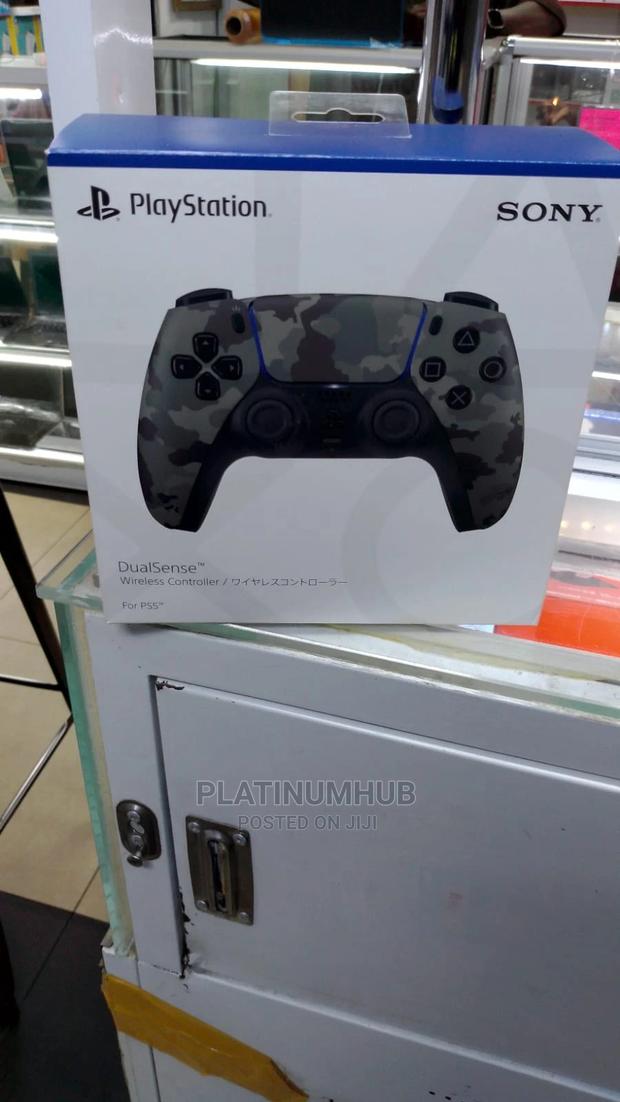 Playstation 5 Gaming Pad - main view