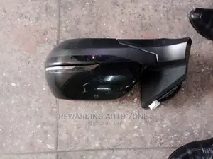 Honda CR-V RM1 Side Mirror Rhs.