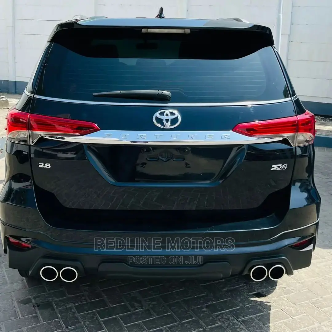 Toyota Fortuner 2016 Black