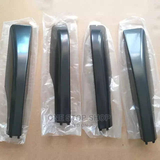 FJ 100 Roof Rail End Cover