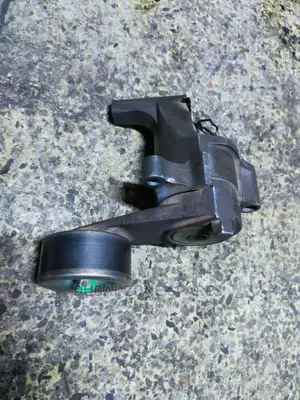 Tensioner 1tr,2tr Hiace Available.