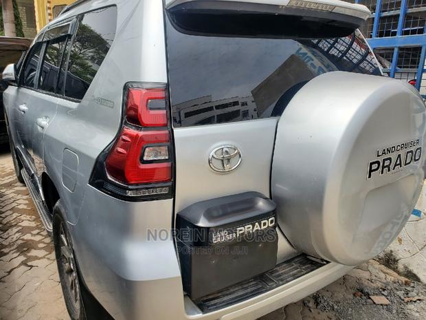 Toyota Land Cruiser Prado 2014 Silver - thumbnail 2