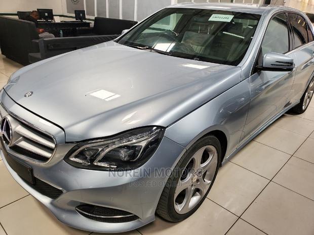 Mercedes-Benz E250 SV Premium 2014 Blue - thumbnail 2
