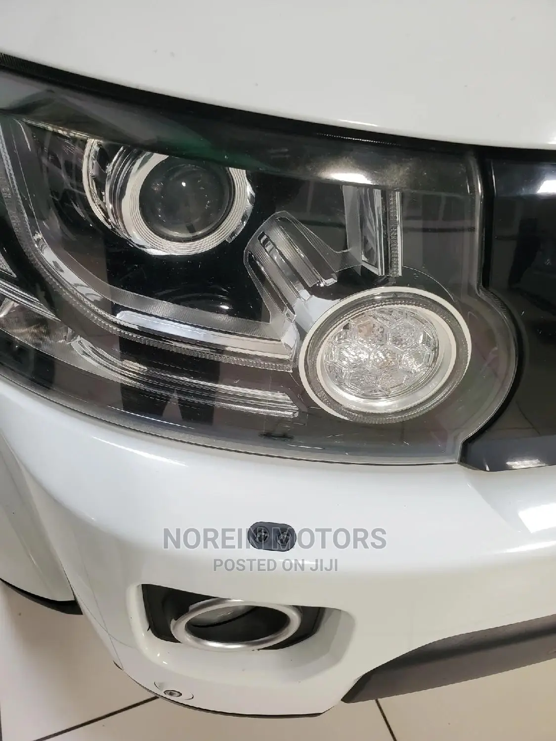 Land Rover Discovery 2016 White