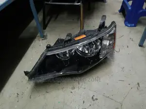 Outlander 2009 Headlight Xenon.