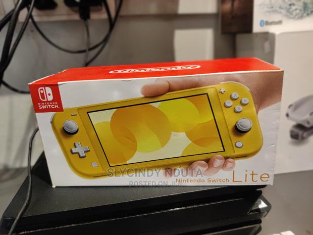 Nintendo Switch Lite (Yellow) - thumbnail 3