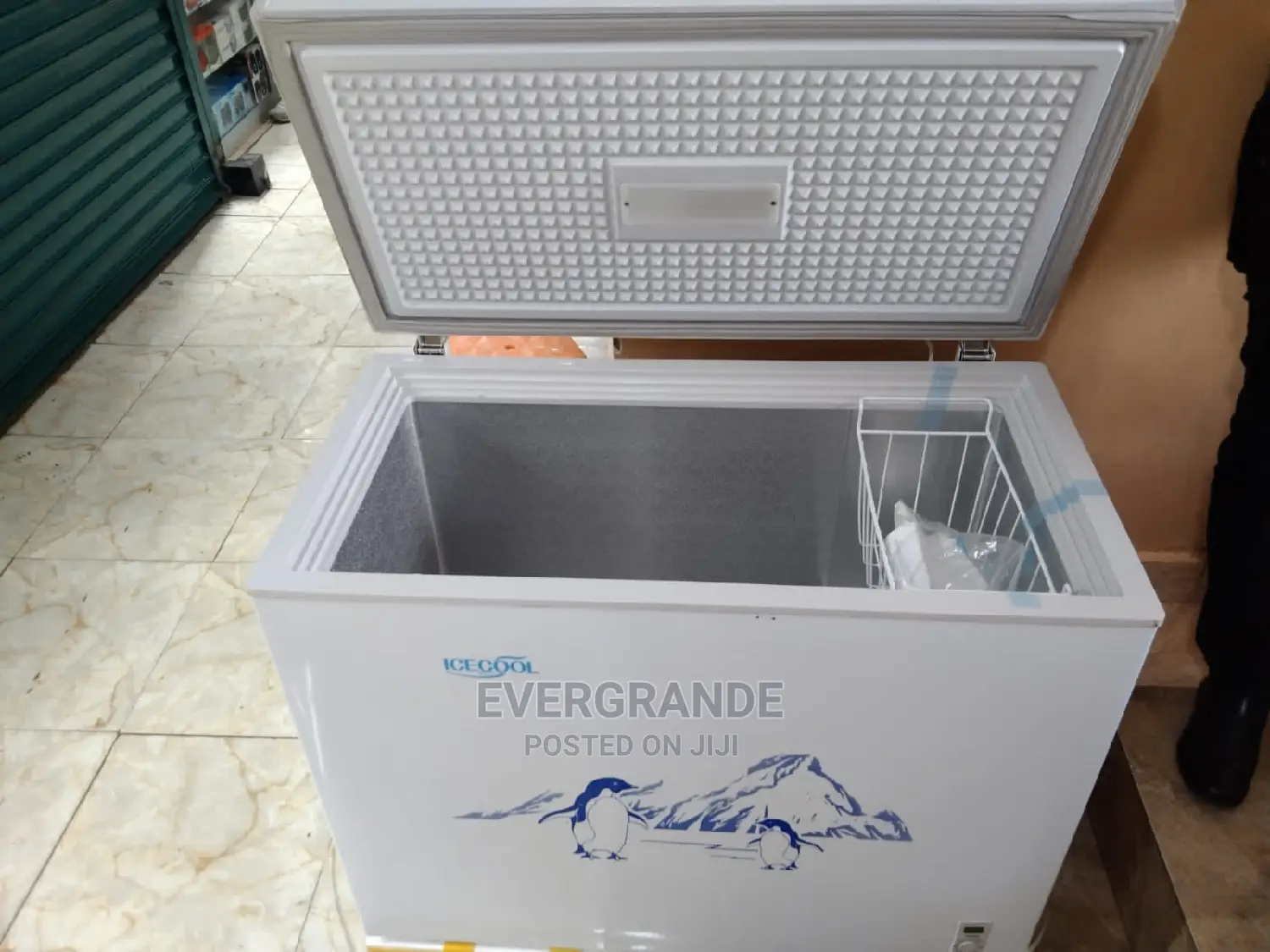 219 Litres Icecool Chest Freezer