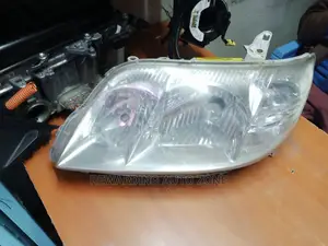 Fielder 2005 Headlight Xenon.