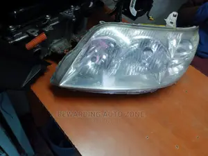 Fielder 2005 Headlight Xenon.