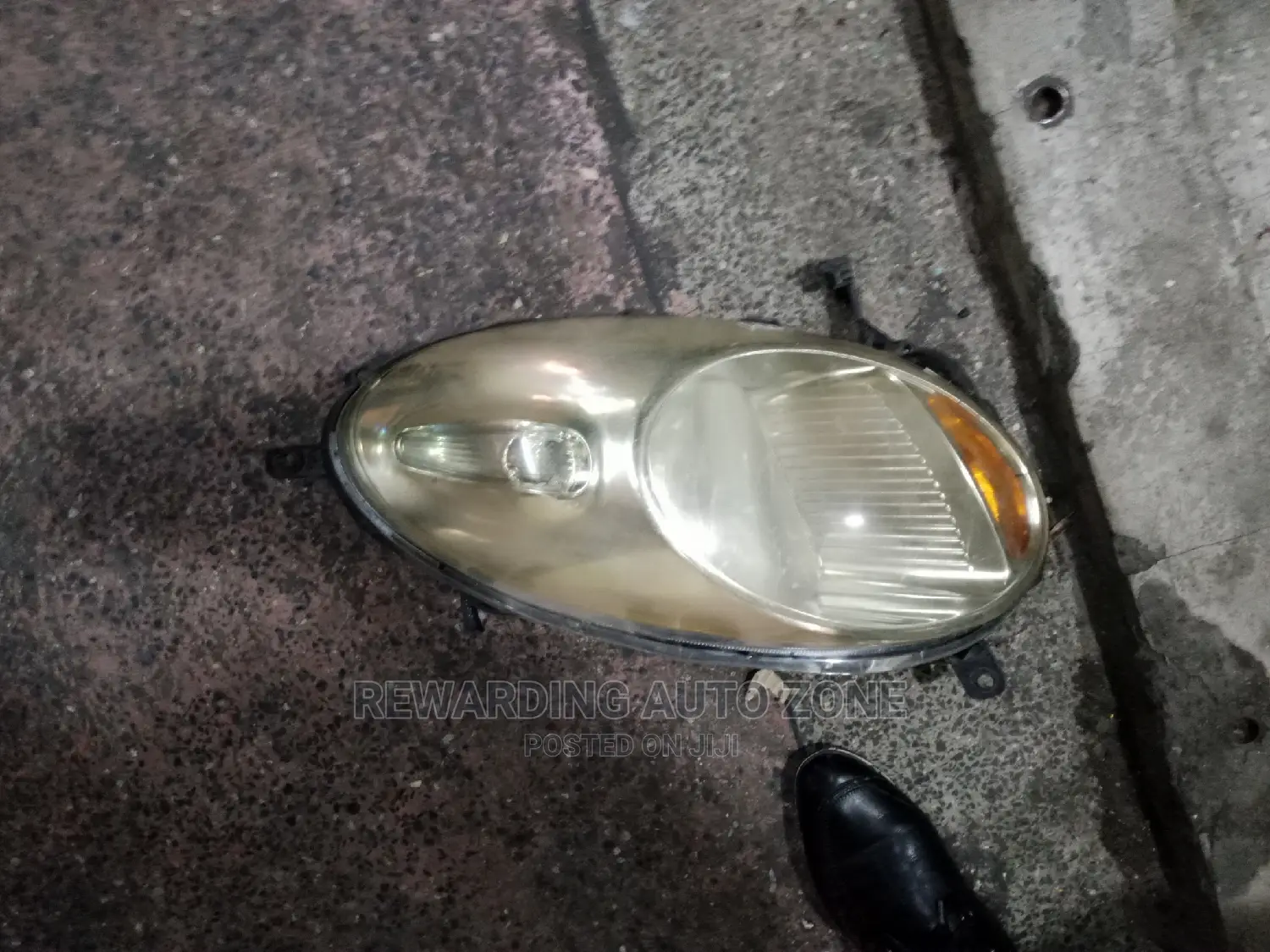 Nissan Note Old 2004 Model Headlights.